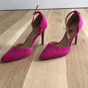 Magenta scalloped pumps size 8